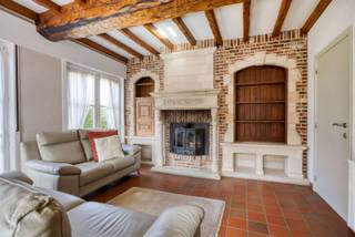 Op te frissen woning met VIER slaapkamers en zongerichte tuin te koop in de Pemenhoek te Nieuwpoort.Deze ruime woning, boordevol potentieel, geniet...