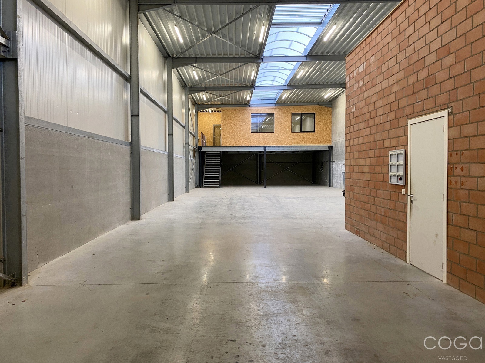 Bedrijfsunit (378m²) met kantoor op TOPLOCATIE nabij E19! - foto 2