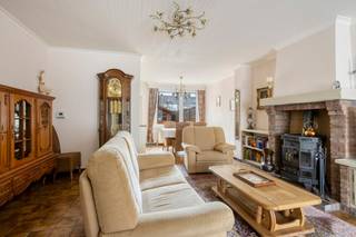 Goed onderhouden, instapklare rijwoning gelegen in het centrum van Mechelen. Deze gezellige woning beschikt over een aangename leefruimte,...