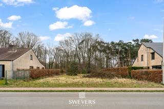 Voor meer info en foto’s, surf naar www.swevers.be – Op zoek naar een ruim bouwperceel in een groene, rustige omgeving met alle voorzieningen...