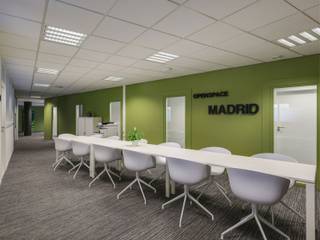 <p>Op zoek naar een compacte, professionele werkplek in Hasselt? Deze kantoorruimte van ca. 18 m² bij Smartspace is ideaal ingericht voor 2 personen en vormt de perfecte oplossing voor freelancers, starters of kleine teams.</p>
<p>De ruimte is volledig instapklaar en het kantoormeubilair kan aangepast worden volgens jouw voorkeuren en manier van werken.</p>
<p>Waarom kiezen voor Smartspace?</p>
<p>📍 Topligging aan de Grote Ring van Hasselt<br />Vlot bereikbaar én dichtbij het stadscentrum.</p>
<p>☕ Extra comfort inbegrepen<br />Maak gebruik van coffee corners en verschillende vergaderzalen, ideaal voor meetings of klantenontvangst.</p>
<p>All-in formule zonder verrassingen</p>
<p>Inbegrepen in de prijs:<br />✔ onroerende voorheffing<br />✔ elektriciteit &amp; verwarming<br />✔ water &amp; sanitair<br />✔ internet<br />✔ koffie<br />✔ schoonmaak<br />✔ …</p>
<p>Meer info via www.smartspace.be of contacteer Lieve: 0474 581 988</p>