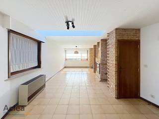 Zeer centraal gelegen huurwoning in het centrum van Eeklo. Deze stevig gebouwde woning werd opgetrokken in 1988 en is voorzien van 3 slaapkamers en...