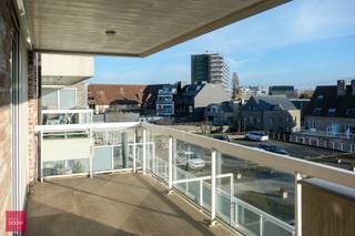 Centraal wonen op 184m². Villa - appartement met inkomhall, living, eetplaats, ingerichte keuken, bijkeuken / wasplaats, 2 slaapkamers...