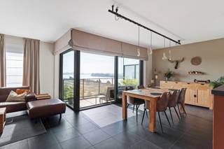 Ontdek dit lichtrijke appartement aan de Scheldeoever, waar stijlvol wonen en rust hand in hand gaan.Met zijn drie volwaardige slaapkamers en ruime...