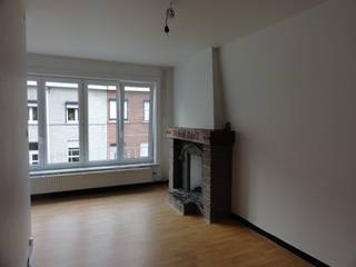 instapklaar: 2 slaapkamers-badkamer-hall met witmarmeren trapWC-living -keuken-volledig afgesloten terras (100% privacy)garage met nieuwe geïsoleerde...