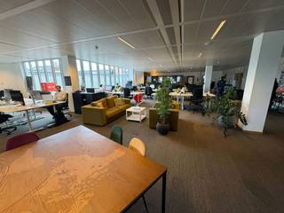 Moderne kantoorruimte van ca. 587 m² te huur op de eerste verdieping van een kwalitatief kantoorgebouw in Mechelen. Het gebouw combineert...