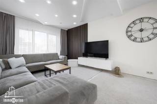 Sint-Niklaas : une maison de 2020 entièrement rénovée avec quatre chambres confortables et un agencement bien pensé qui offre une quantité...