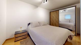 Dit instapklaar en lichtrijk appartement is gelegen in het centrum van Heist, op een uitstekende locatie op wandelafstand van de zee en vlak bij...