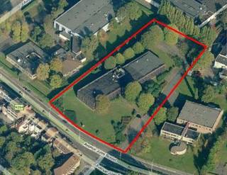 Volledig gerenoveerd kantoorgebouw. Zeer flexibele eenheden, archief of magazijn ruimte. Vele mogelijkheden! Ideaal gelegen naast de NATO.