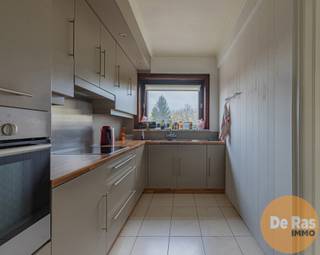 ERPE-MERE - Dit lichtrijke appartement op de tweede verdieping is gelegen nabij het Dorpsplein van Erpe.Alle voorzieningen zoals winkels, scholen,...