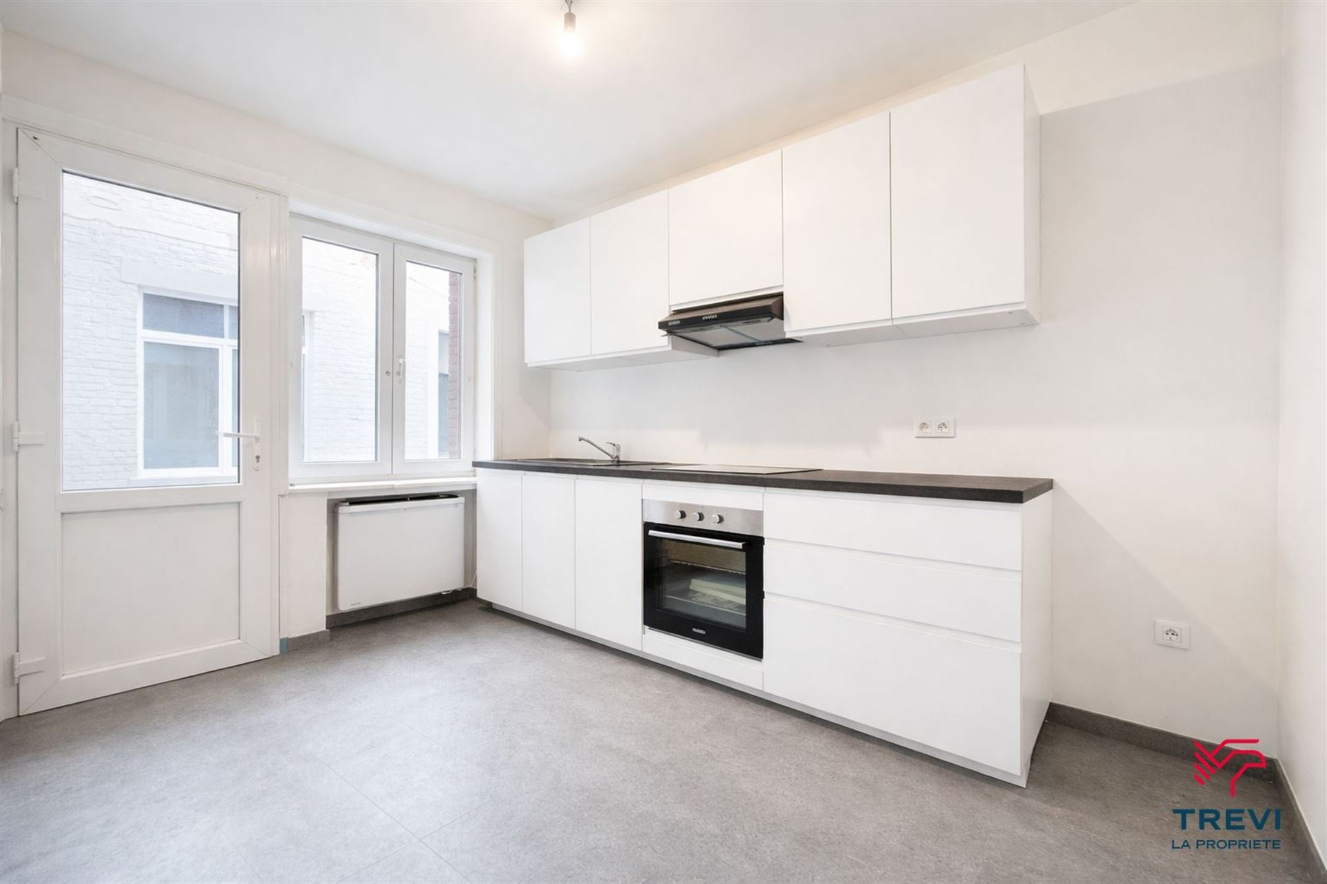 Studio rénové avec entrée indépendante – Centre de Thuin - photo 3