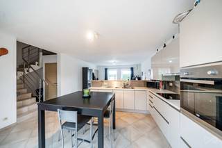 Maison de rapport à Haut-Bois (Gesves) – Opportunité d’investissementSituée dans le paisible village de Haut-Bois, cette maison de rapport en ordre...