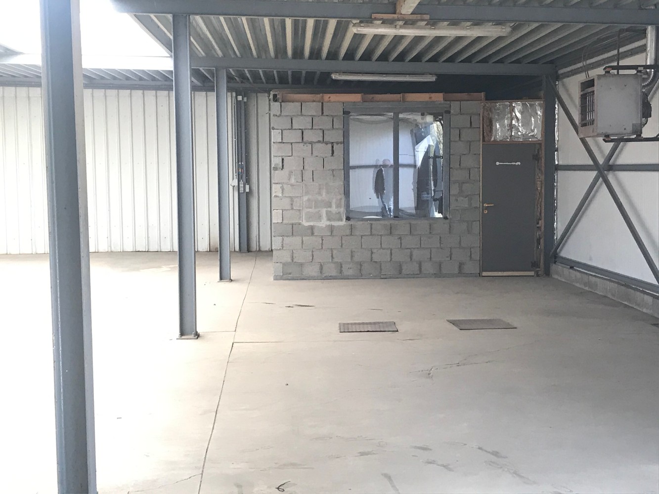 Magazijn van 440 m² met privatieve inrijpoort - foto 3