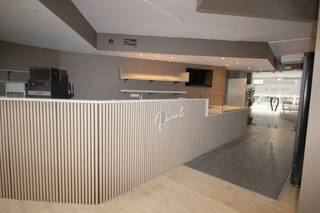 Handelspand was ingericht als ijsjessalon en erna als ontbijt/broodjeszaak. Gelegen in de commerciële Tolpoortstraat. Het pand heeft heel wat...