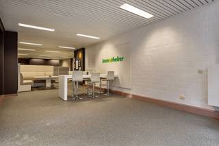 Nieuwe prijsKantoorruimte/winkelruimte van +/- 115 m² op slechts enkele stappen van het station. Epc-niet residentiële eenheid: B (Horeca niet...