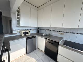 Dit mooi en lichtirjk twee-slaapkamerappartement bevindt zich op de vijfde verdieping van residentie Elisabeth, een verzorgd gebouw met...