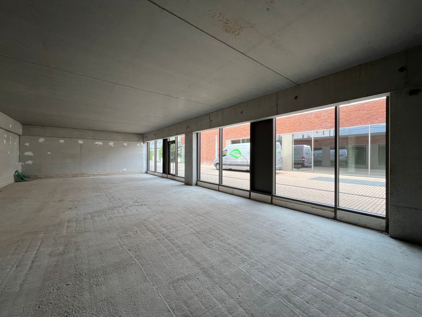 Nieuwbouw handelsruimte van 162 m² in het centrum van Hamme - foto 2