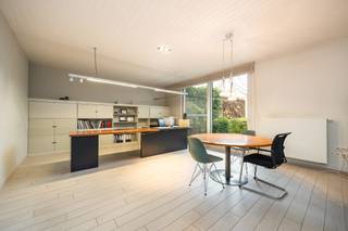 Exclusieve kantoren in het centrum van Geel, op loopafstand van openbaar vervoer en het treinstation, geschikt voor een 15-tal medewerkers.Ligging:...