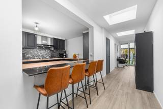 [[ DIT PAND NEEMT DEEL AAN DE ERA OPEN HUIZEN DAG OP 6/12 VAN 16:00 TOT 17:00 ]] Ruime en energiezuinige stadswoning in het centrum van Lokeren,...