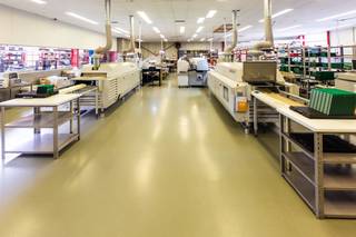 Uniek bedrijfscomplex met atelier en kantoren – TE KOOP of TE HUURDit uitzonderlijke bedrijfscomplex geniet van een strategische ligging vlak bij de...