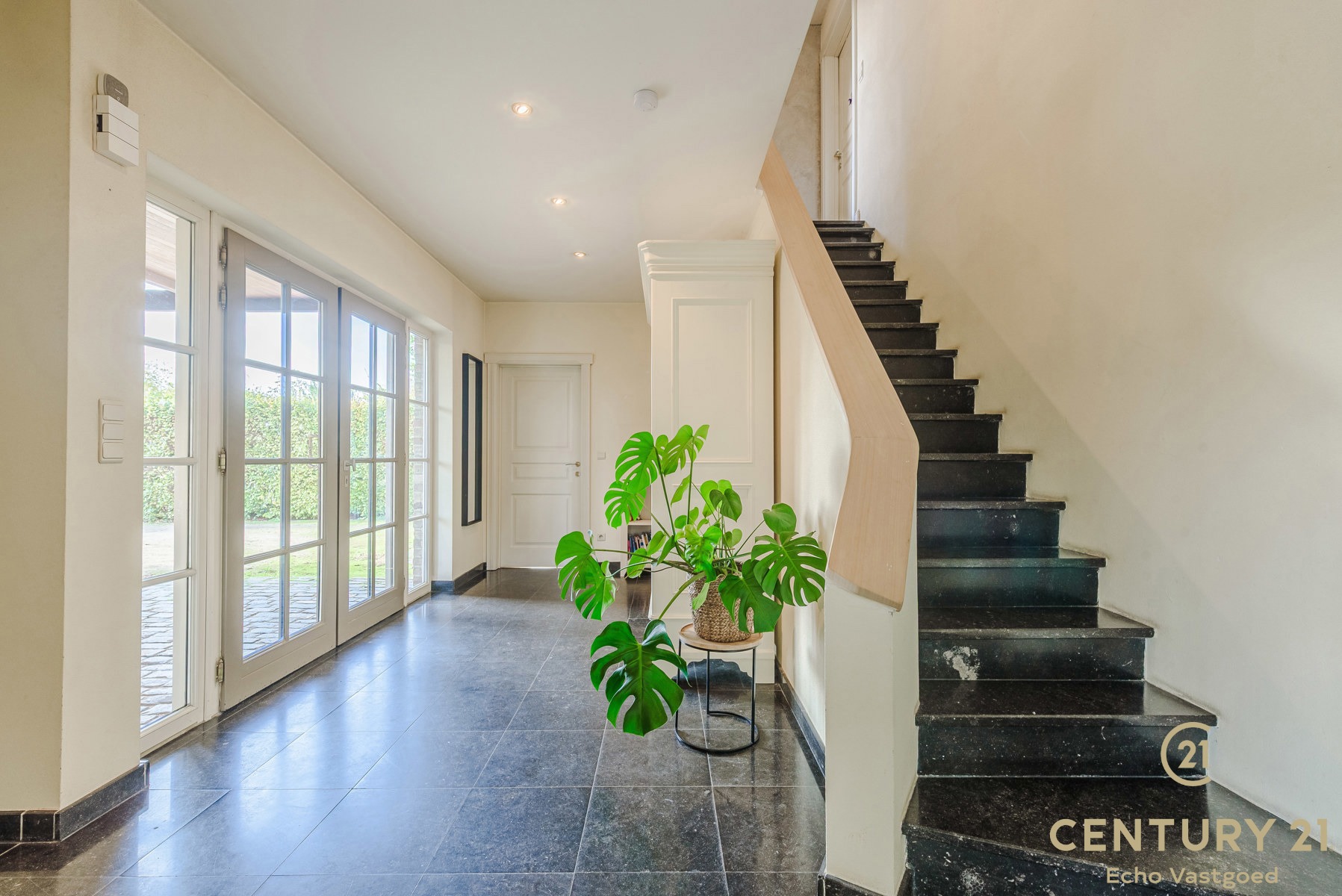 Praktisch gelegen, perfect onderhouden villa met zwembad - foto 4