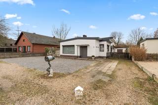 Te koop: ruime open bebouwing in Oudsbergen, gelegen in de rustige Heikantstraat, omgeven door bos en groen. Deze woning uit 1963 biedt een royale...