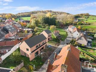 In het charmante dorpscentrum van Kemmel, het kloppend hart van Heuvelland, realiseren we een uniek woonproject bestaande uit drie...