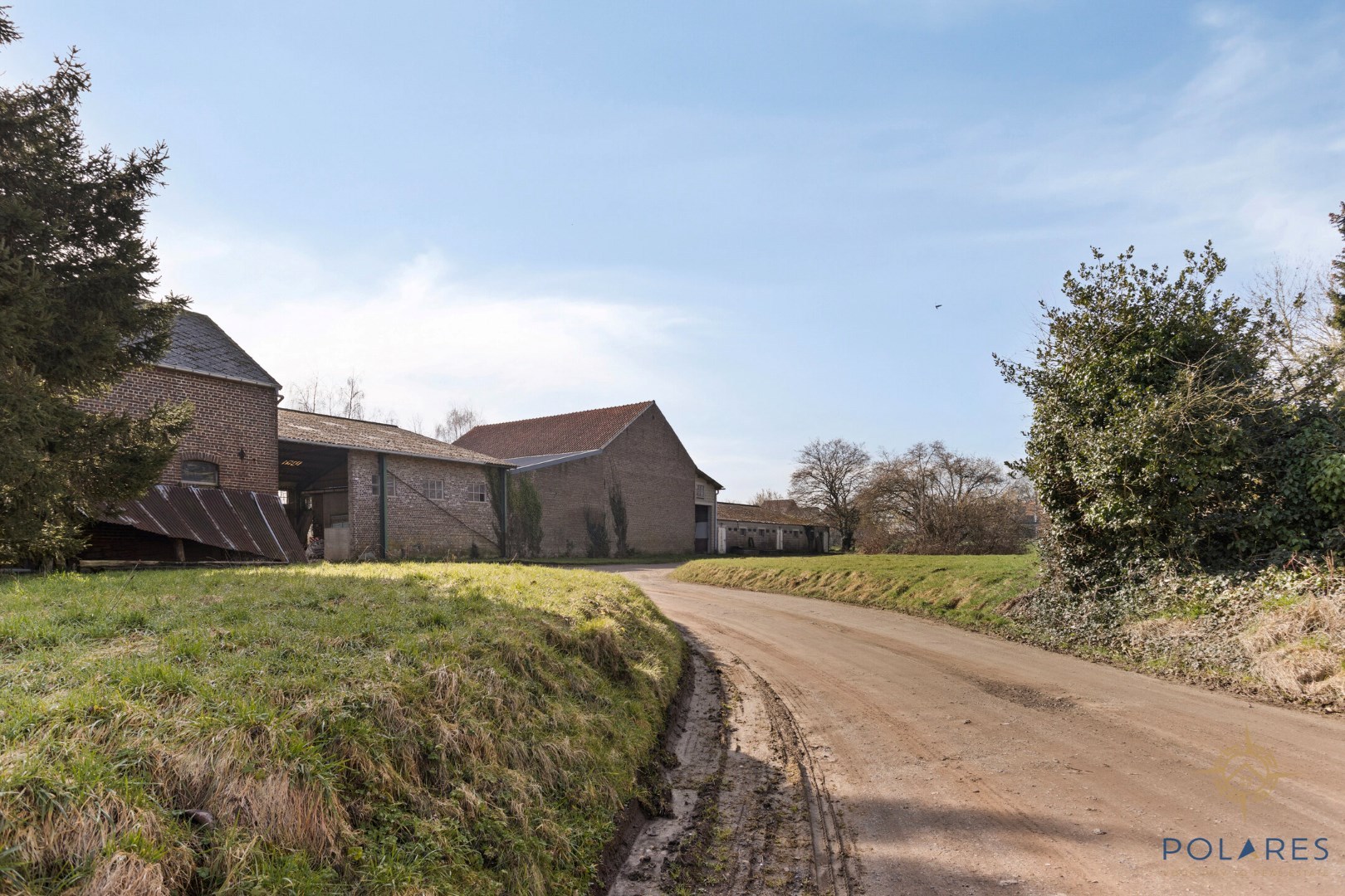 Projet de rénovation : logement avec dépendances et hangar sur 50 ares. - photo 5