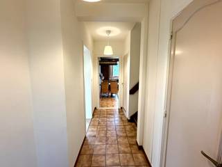 Bent u op zoek naar een comfortabele en instapklare woning in een rustige omgeving? Dit charmante pand aan de Oosterwennel in Genk biedt alles wat...