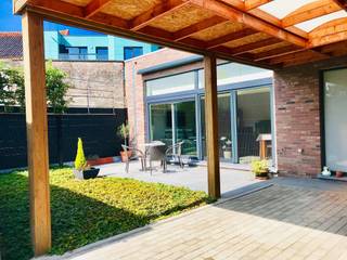Recente bungalow te koop op 156m².IndelingDeze perfect afgewerkte woonst met 2 slaapkamers, tuin en carport bestaat uit:inkomhal, gastentoilet, ruime...