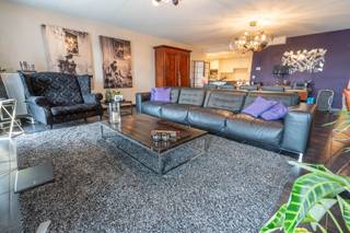 Zoekt U een ruim en knap gemeubeld appartement ?Dan moet U zeker dit appartement es bezoeken. De woonkamer is ruim en de keuken is volledig...