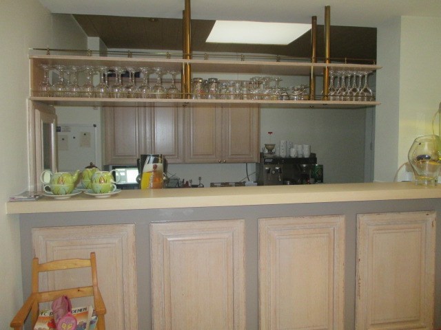 Zeer centraal gelegen opbrengsteigendom in hartje Sint-Eloois-Vijve! - foto 3