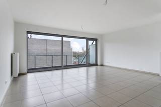 Cet appartement lumineux et économe en énergie de deux chambres bénéficie d'un emplacement exceptionnel, juste à côté de la gare de Bruges...