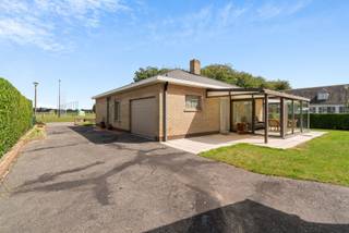 Op zoek naar een woning waarbij wooncomfort voorop staat? Dat kan in deze gelijkvloerse woning.In de omgeving geniet u van weidse zichten en een open...