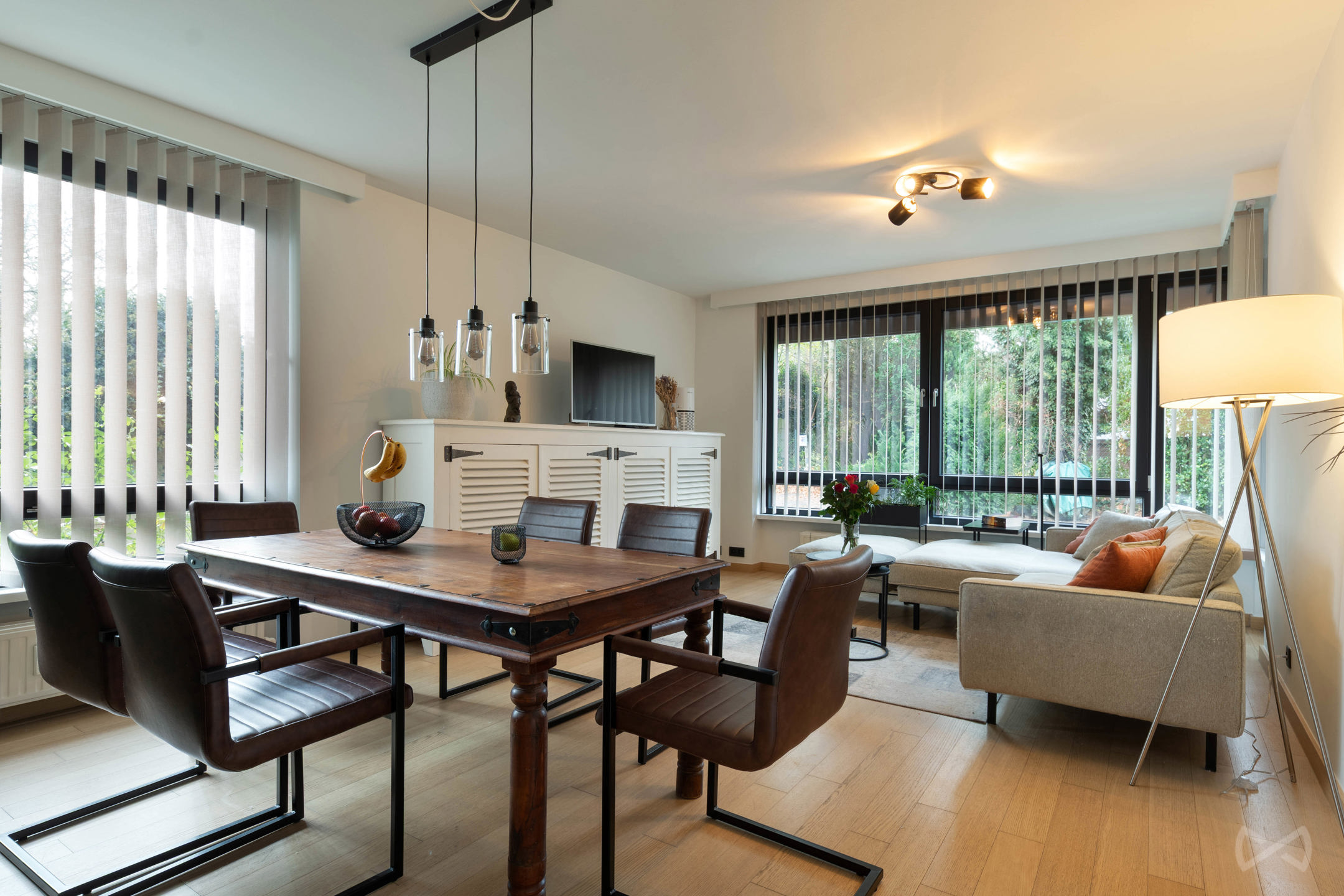 Volledig gerenoveerd gelijkvloers appartement - foto 4