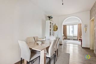 Koningslo: Dit duplexappartement is gunstig gelegen nabij winkels en vlot bereikbaar met het openbaar vervoer. Het maakt deel uit van...