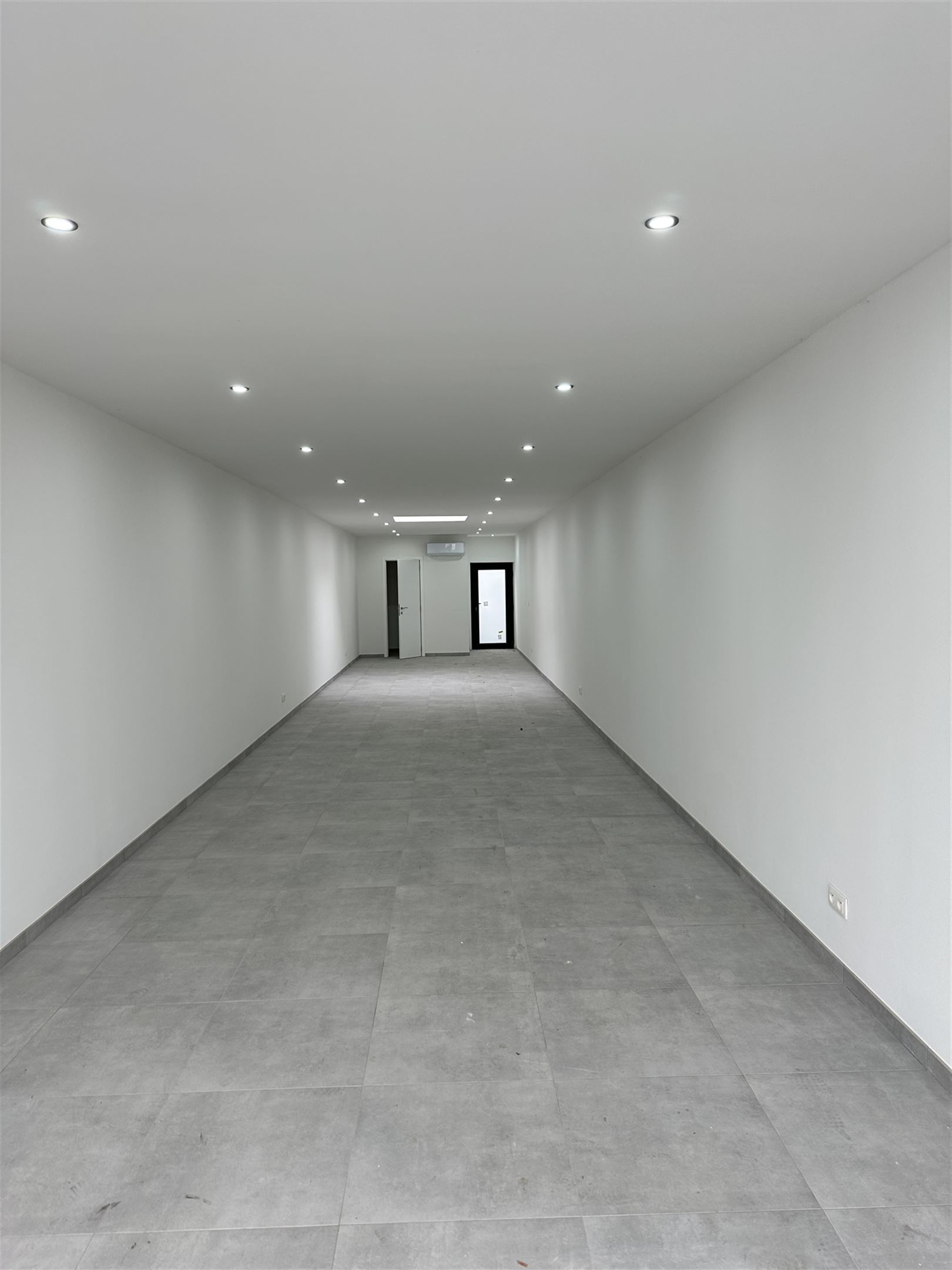 Commercial for rent in Dendermonde - photo 2