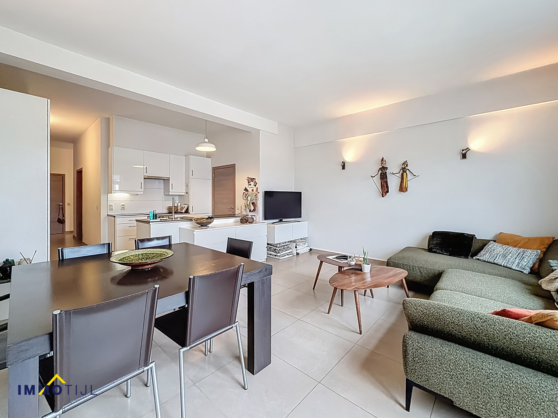 Modern gelijkvloers appartement met 2 staanplaatsen! - foto 1