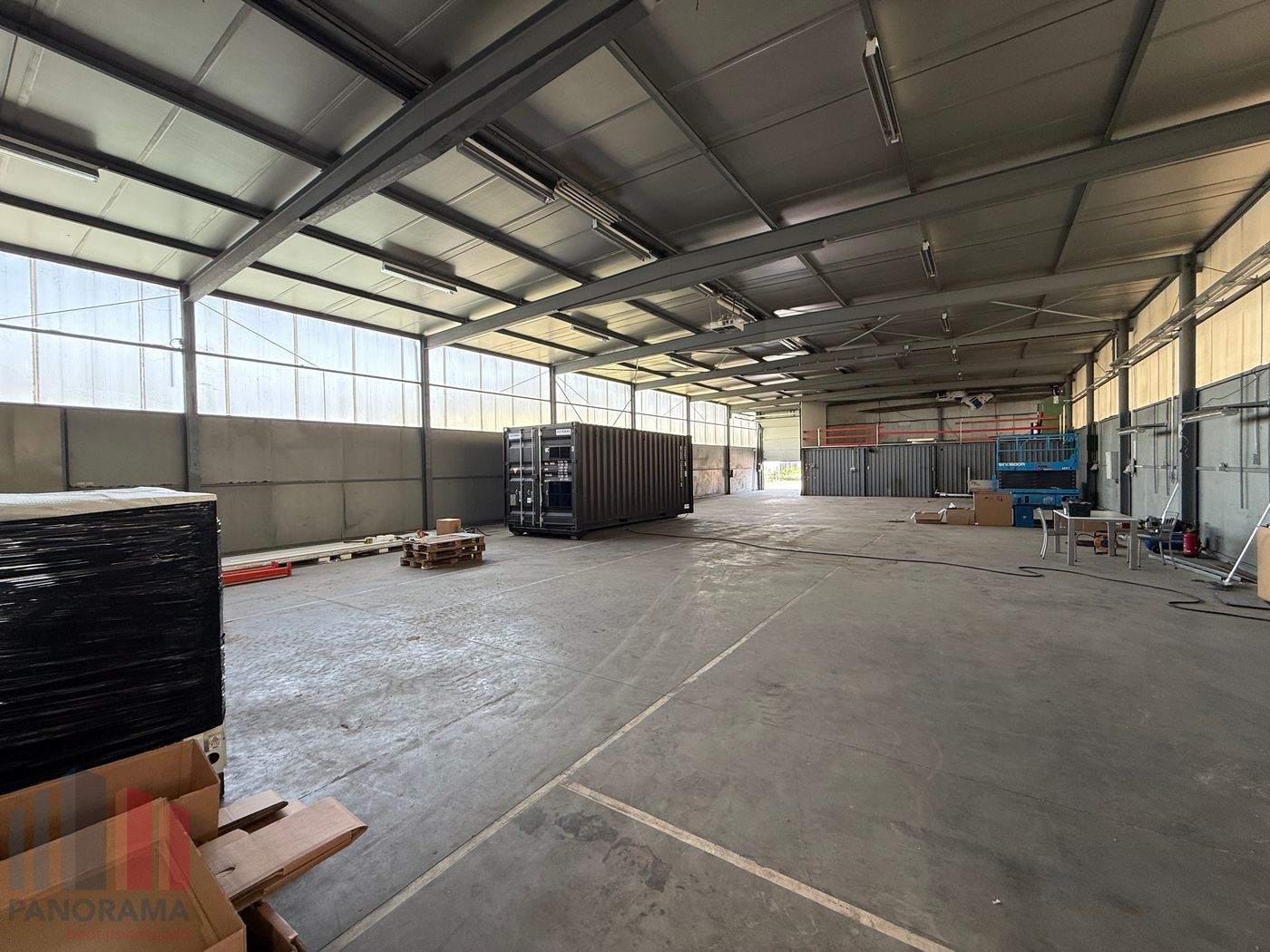 UITSTEKEND GELEGEN MAGAZIJN VAN 560 m² VLAKBIJ DE E17 - foto 3
