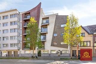 Dit centraal gelegen appartement bevindt zich op wandelafstand van het centrum van Aalst, winkels, scholen en openbaar vervoer, en biedt een...