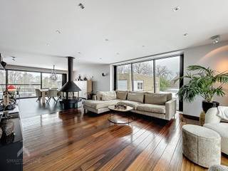 Ruime vrijstaande woning op een perceel van 529 m² met polyvalente ruimte. De woning bestaat uit een inkomhal met bureel en ontvangstruimte,...