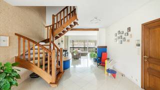 This spacious townhouse is located in a central location in the center of Heist and is an ideal opportunity for those looking for a high-quality home with plenty of space and potential. Located on a quiet and green street, this property combines excellent accessibility with a pleasant living environment.<br /><br />The house was solidly built and is in a well-maintained condition. With a generous living area of 360 m², this home offers plenty of possibilities, both for large families and for those looking to combine living and working. Additionally, you can enjoy a favorable EPC score (label B) and solar panels, which contribute to energy-efficient and sustainable living comfort.<br /><br />An additional asset is the spacious garage with space for multiple cars. There is also the possibility to purchase an additional garage box adjacent to the rear of the house.<br /><br />Layout:<br /><br />Ground floor:<br />- Entrance hall,<br />- Very spacious garage with space for multiple cars,<br />- Practical storage space,<br />- Office / multipurpose space,<br />- Spacious laundry room,<br /><br />First floor:<br />- Bright living room with gas fireplace,<br />- Open, fully equipped kitchen with high-quality Gaggenau appliances,<br />- Access to the terrace,<br />- Separate guest toilet,<br /><br />Second floor:<br />- Three full bedrooms,<br />- Two bathrooms (one with shower, one with bathtub, both with sink),<br />- Separate toilet,<br />- Additional storage space,<br /><br />Attic floor:<br />- Large open space accessible via spiral staircase, possibility for an additional bedroom, office, or hobby room,<br />- Roof terrace,<br /><br />Outside:<br />- Multiple terraces,<br />- Cozy courtyard,<br /><br />This home offers a unique combination of space, comfort, and location, within walking distance of the beach, shops, schools, and public transport.<br /><br />Are you looking for a spacious home with plenty of possibilities in a prime location in Heist? Contact us today to schedule a visit and discover the advantages of this property for yourself!