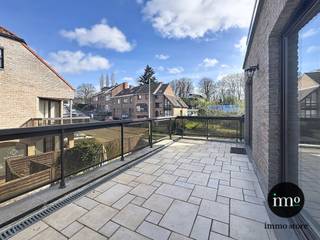 Situé au centre de Dilbeek, au Espagnebergstraat 40B, cet appartement lumineux bénéficie d’une excellente situation à proximité immédiate...