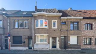 Op zoek naar een karaktervolle woning in een centrale ligging van Lokeren? Dan is deze sfeervolle gezinswoning beslist iets voor jou!De woning ligt...