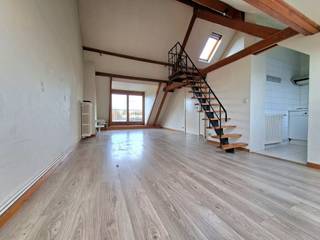 Residentie met 3 appartementen. Dit appartement van 40m² is gelegen op wandelafstand van het station en het centrum van Brugge. Vlotte verbinding...