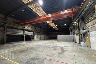 This versatile commercial building in Zaventem offers an exceptional combination of 1,206 m² of functional storage space, 152 m² of mezzanine, and 227 m² of office space, making it ideal for companies seeking a strategically located and flexibly usable business environment. Thanks to its location close to the E40, the Brussels Ring Road R0, and the A201 towards Brussels Airport, the building benefits from excellent accessibility, while the airport is only 5 km away.<br /><br />The building features spacious warehouse units ranging from 607 m² to 2,957 m², combined with office spaces from 227 m² up to 3,717 m². An ideal solution for businesses looking to combine logistics, flexibility and a professional working environment.<br />The warehouse space benefits from a clear height of 8.5 m and is perfectly suited for logistics or industrial activities. The first warehouse is currently fitted out with suspended ceilings, partition walls and additional facilities, but can easily be converted back into a traditional open warehouse space.<br /><br />The various units can also be flexibly combined with office spaces, allowing the building to adapt seamlessly to a wide range of business needs.<br /><br />The office areas provide a bright and efficient working environment with large windows ensuring abundant natural daylight. The suspended ceiling is equipped with integrated LED lighting, ventilation and an HVAC system with air distribution for optimal air circulation. The flexible layout makes it easy to create both open-plan workspaces and enclosed meeting rooms.<br /><br />The site offers 67 parking spaces for staff and visitors, further enhancing accessibility. The entire complex is immediately available and represents an ideal opportunity for companies looking to expand in a location with maximum visibility and accessibility.<br /><br />For additional information, specifications, plans or a non-binding site visit, please contact PANORAMA B2B at +32 477 30 40 05.