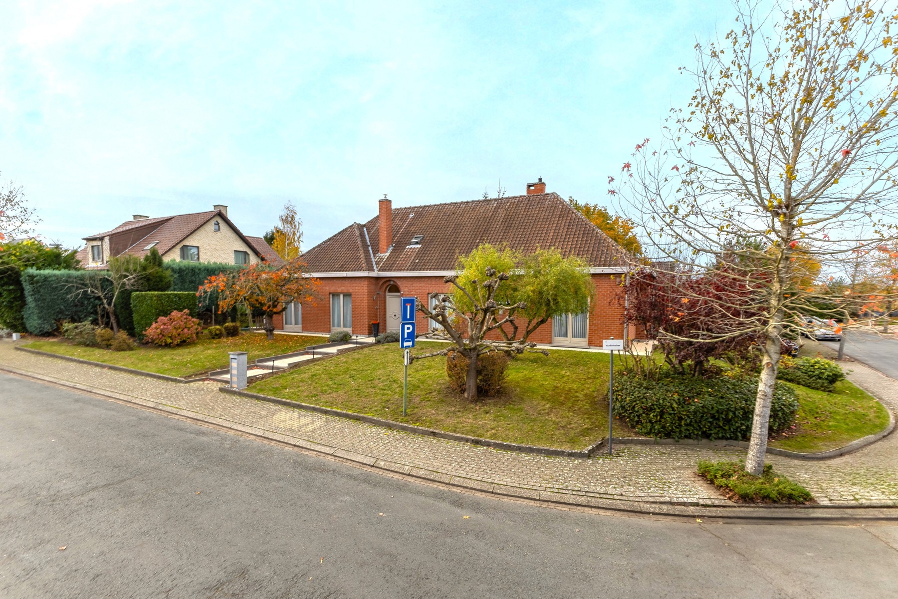 House for sale in Sint-Pieters-Leeuw with 6 bedrooms - photo 1