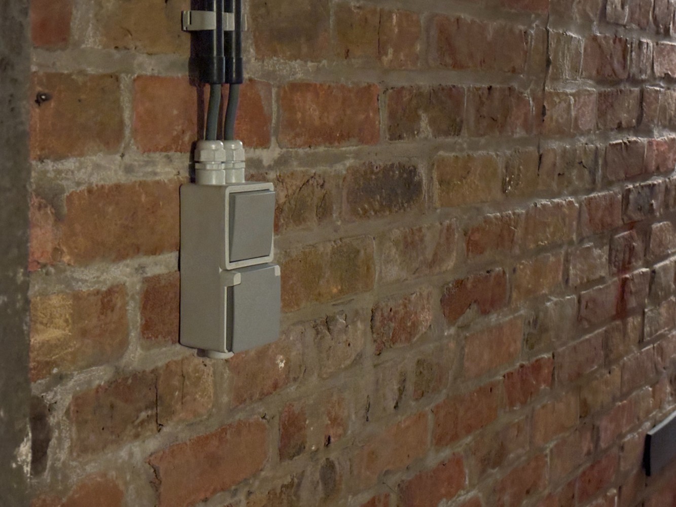 Uitzonderlijk ruime garage in een afgesloten complex - foto 3