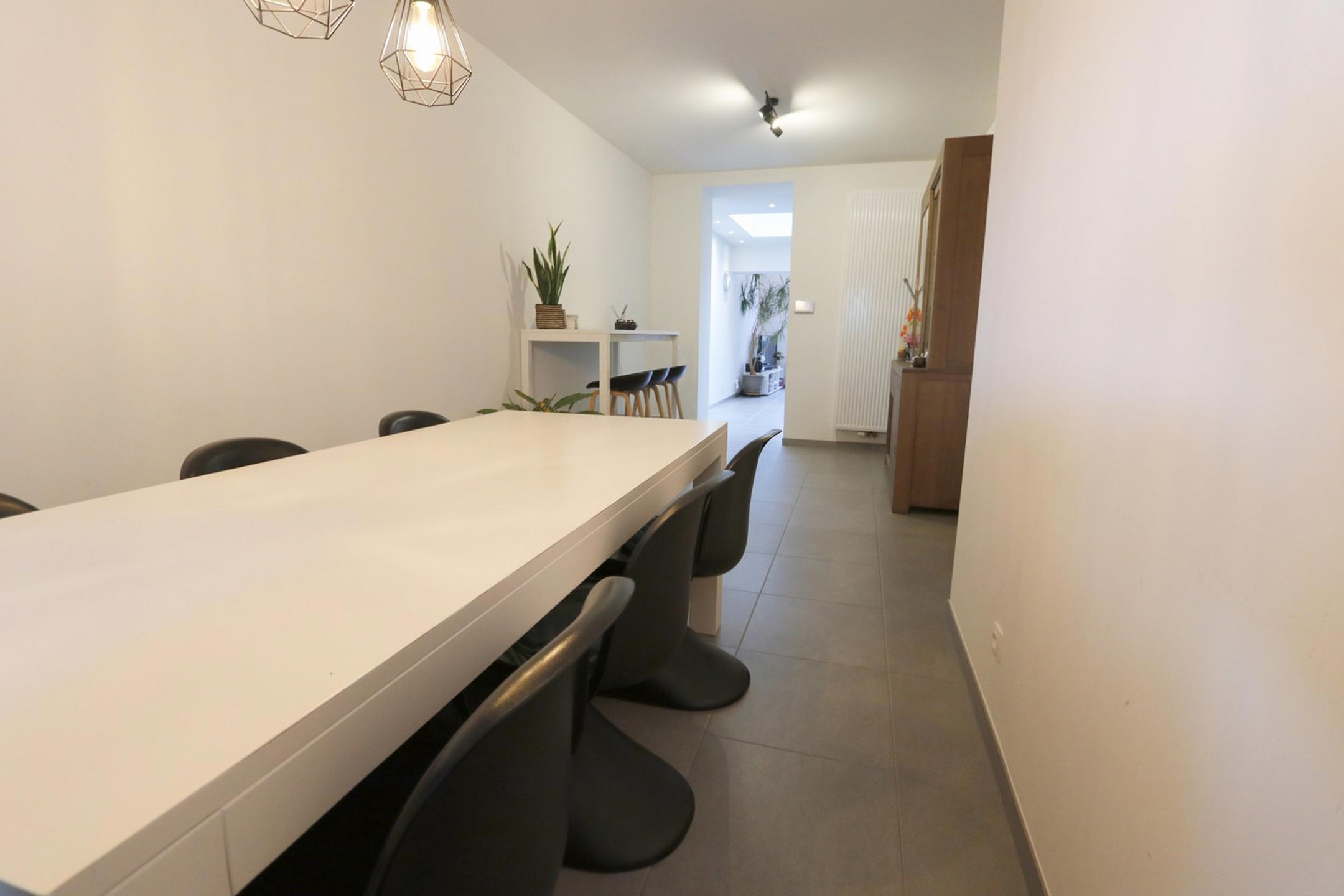 Gezellige woning met 3 slaapkamers en charmante tuin te Beveren! - foto 3