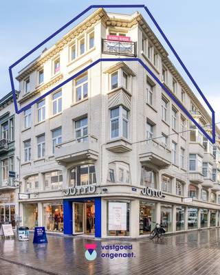 Dit uitzonderlijk ruime penthouse op de 4de én 5de verdieping wordt verkocht als één appartement, maar kan dankzij de indeling perfect gebruikt...